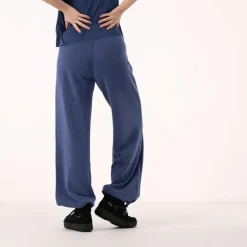 Lange Damenhosen mit weitem Bein aus Modal mit matt glänzendem Finish><noscript><img width=